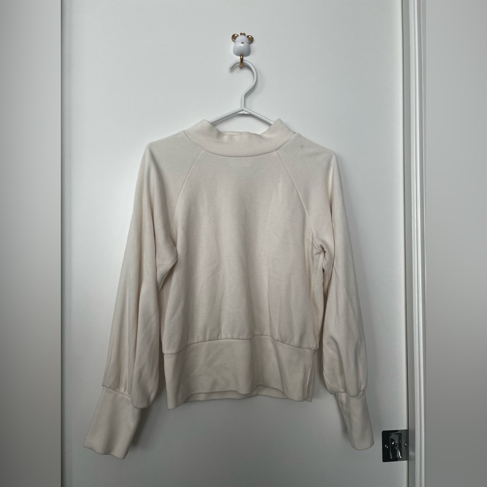 Lineanddot Cream/White Long Sleeve Sweatshirt Sweater in Size M